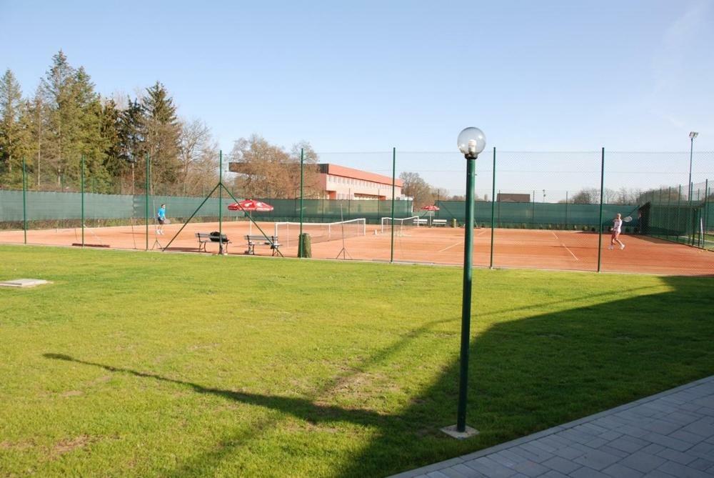 Penzión Rocket Club Losonc Kültér fotó